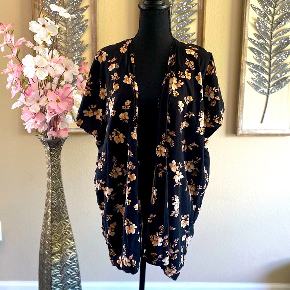 Forever21 kimono - Picture 2 of 5